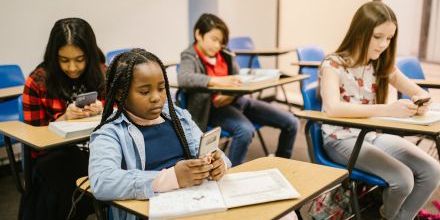 Interdiction des téléphones portables à l'école : les Pays-Bas s'interrogent 