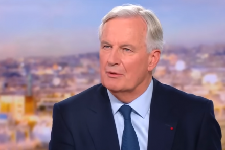 Que proposait Michel Barnier pour l’école en 2022 ? 