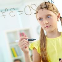 TIMSS 2023 : Les inégalités filles-garçons en mathématiques s’accentuent